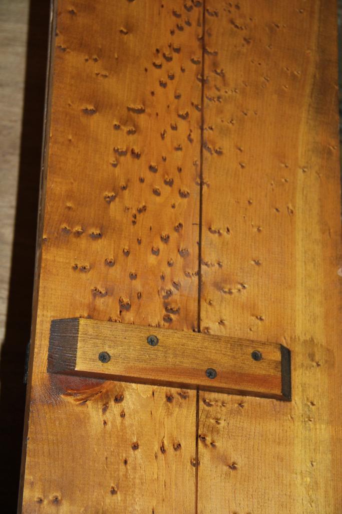 Beautiful Traditional Style, Hinged Lid Wood Trunk