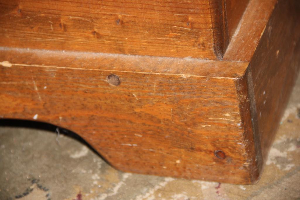 Beautiful Traditional Style, Hinged Lid Wood Trunk