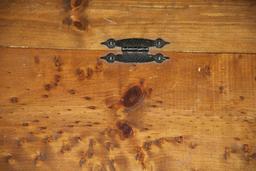 Beautiful Traditional Style, Hinged Lid Wood Trunk