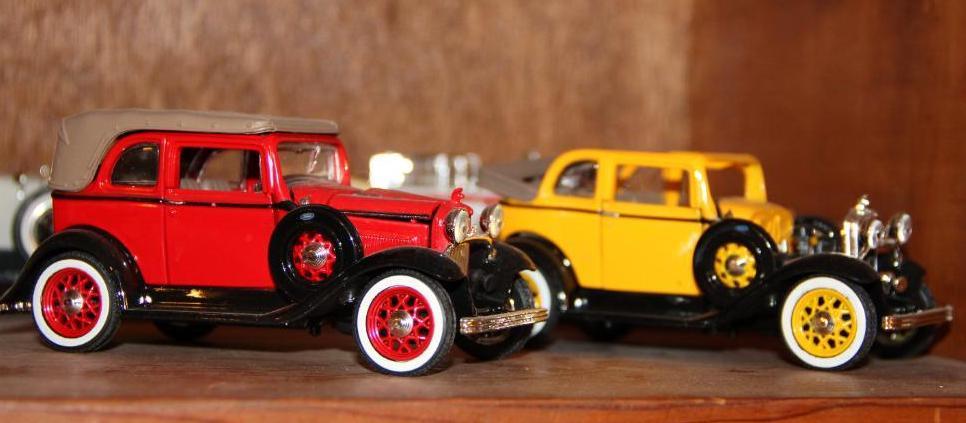 18 Mixed Collectible Die-Cast Automobiles Including 1958 Cadillac Presidential Limo