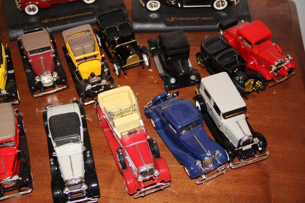 18 Mixed Collectible Die-Cast Automobiles Including 1958 Cadillac Presidential Limo