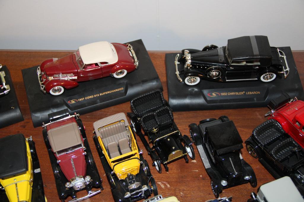 18 Mixed Collectible Die-Cast Automobiles Including 1958 Cadillac Presidential Limo