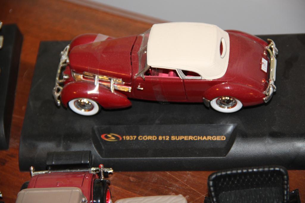 18 Mixed Collectible Die-Cast Automobiles Including 1958 Cadillac Presidential Limo