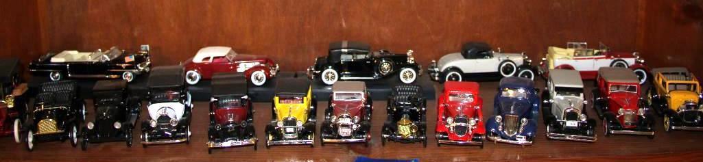 18 Mixed Collectible Die-Cast Automobiles Including 1958 Cadillac Presidential Limo