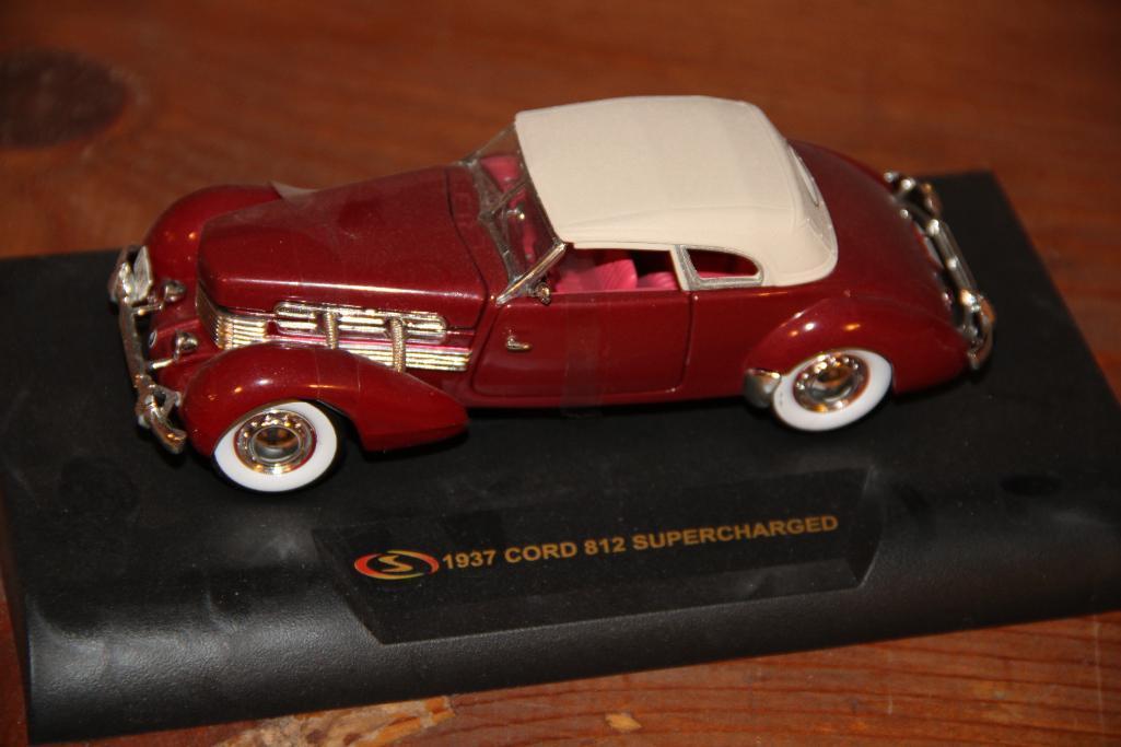 18 Mixed Collectible Die-Cast Automobiles Including 1958 Cadillac Presidential Limo