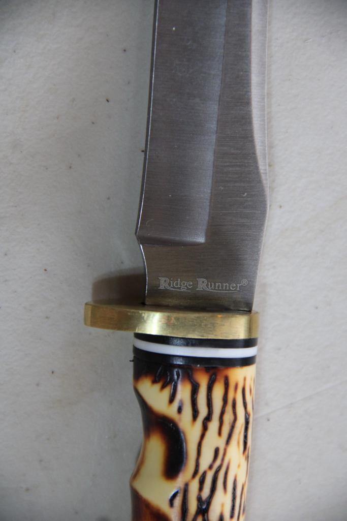Pair of Hunting Knives with Bone-Style Handles