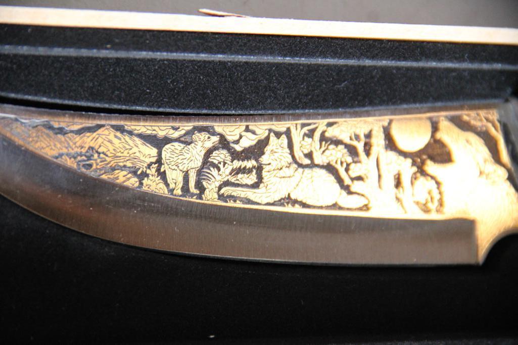 Pair of Hunting Knives with Bone-Style Handles