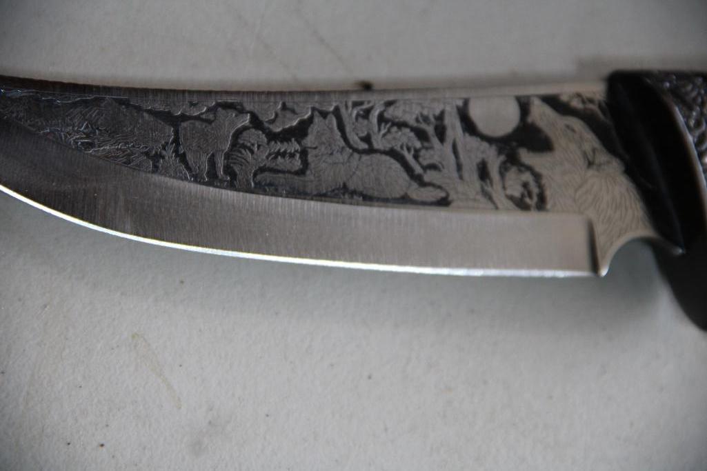 Pair of Hunting Knives with Bone-Style Handles