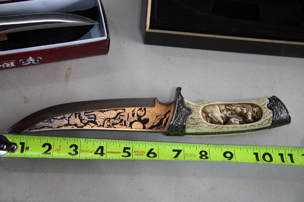 Pair of Hunting Knives with Bone-Style Handles