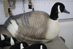 12 Canadian Goose Decoys and Mesh Sack