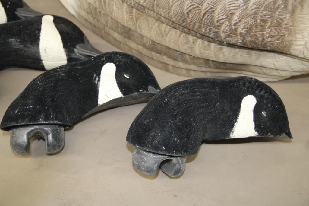 12 Canadian Goose Decoys and Mesh Sack