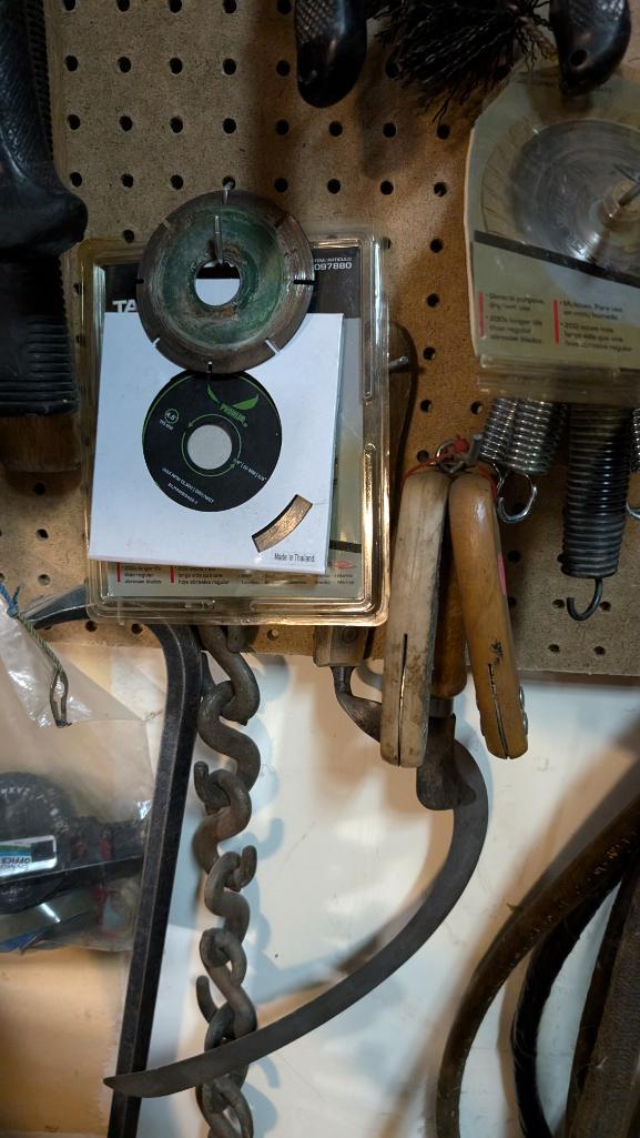 Contents of Bay 1 South Pegboard