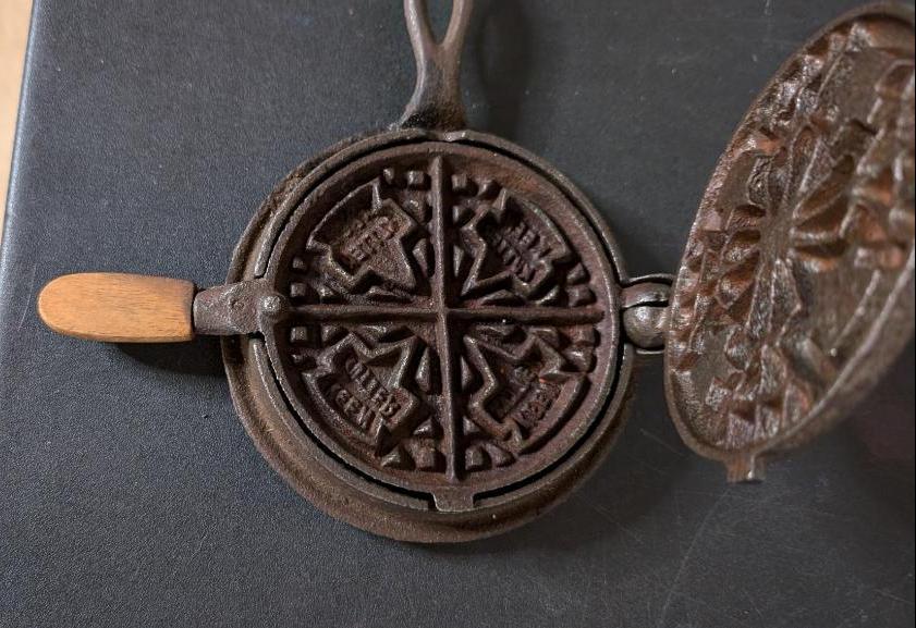 EC Simmons Keen Kutter Waffle Iron and Mini