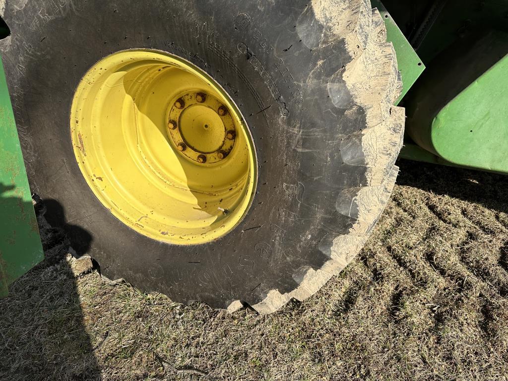 John Deere 6600 Combine