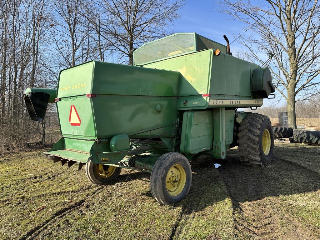 John Deere 6600 Combine