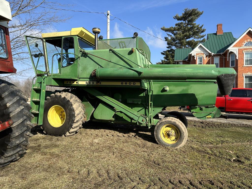 John Deere 6600 Combine