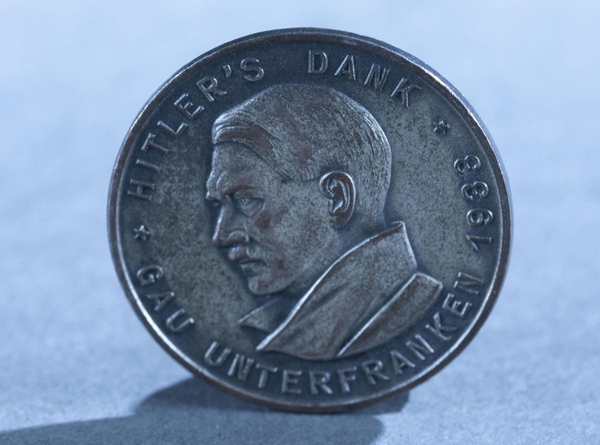 1933 Hitler's Dank tinnie pin