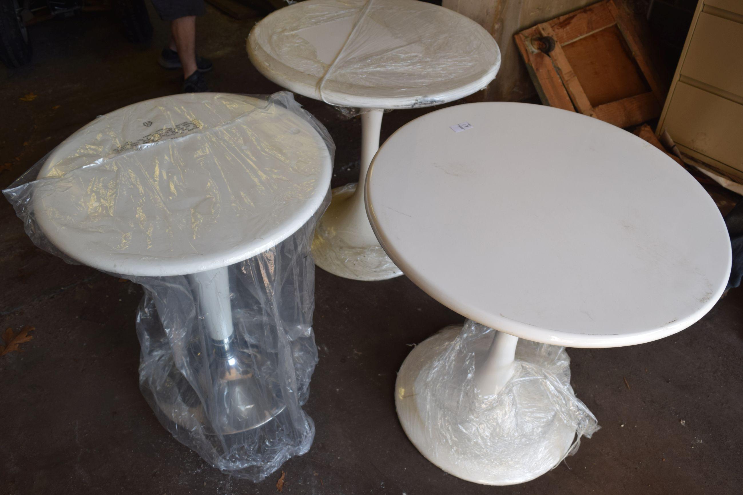 lot of 3 round tables