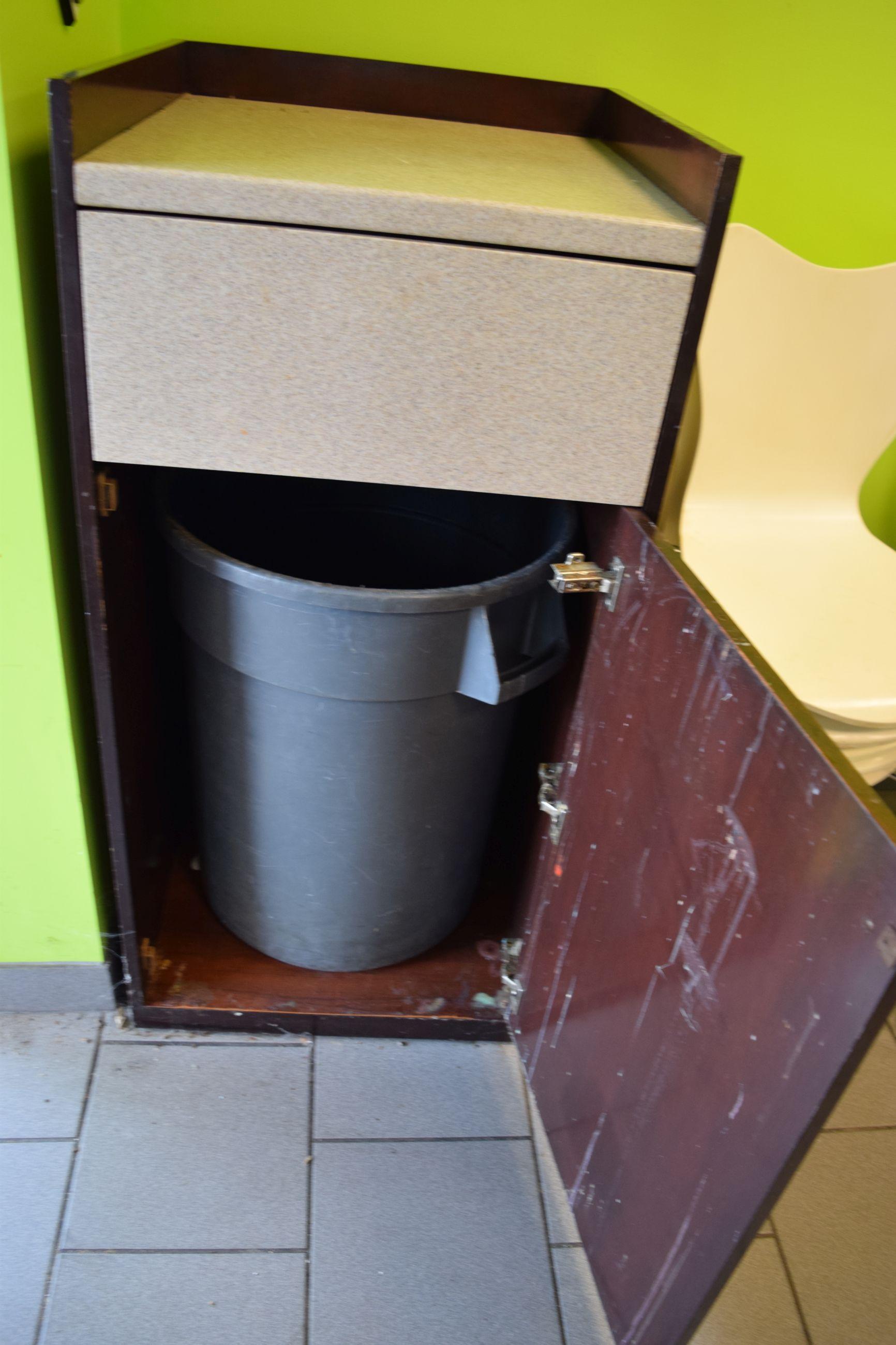 trash receptical with coriander top