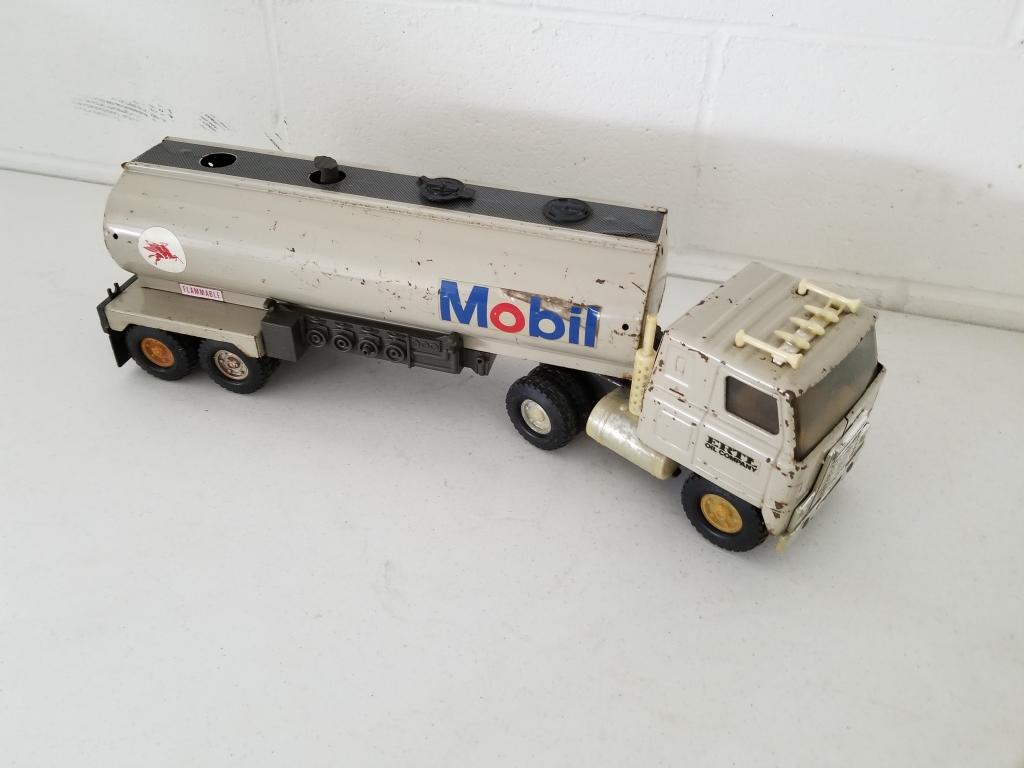 Mobil Oil Tanker Semi