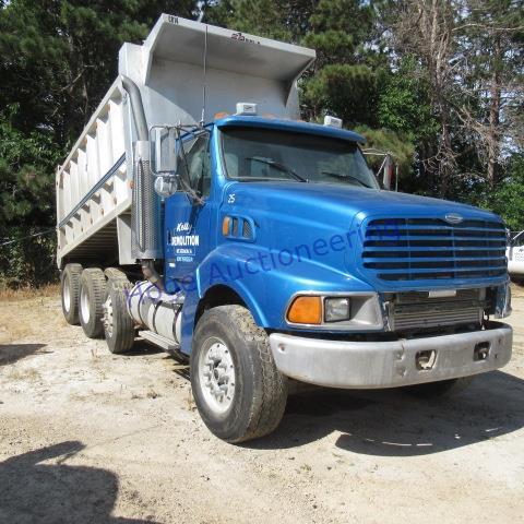 "2003 Sterling LT9500 dump truck Model LT9500, Eaton/Fuller 10sp, shows 852,444 miles