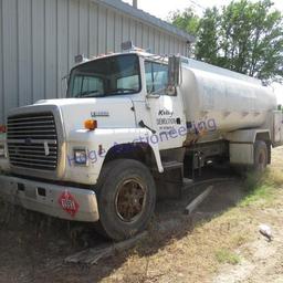 "1995 Ford L8000 tanker truck Model Conventional N LN8000F, 11R22.5 tires