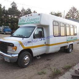 "99 Ford E450 passenger van shows 143,781 miles