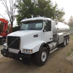 2000 Volvo Tanker truck