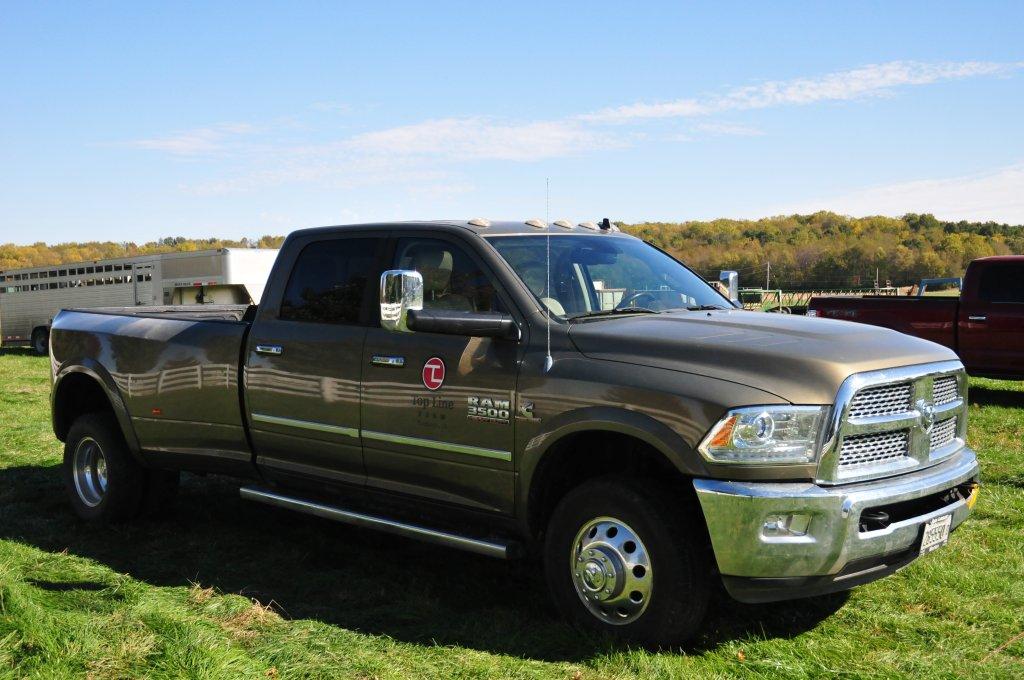 2014 Dodge Ram 3500 Laramie Heavy Duty 4x4 crew cab dually w/ 6.7 Cummins T