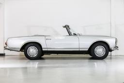 1966 Mercedes-Benz 230SL Pagoda