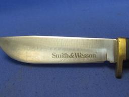 Smith & Wesson Fixed Blade Knife in Leather Sheath – 9” total length – Made in USA
