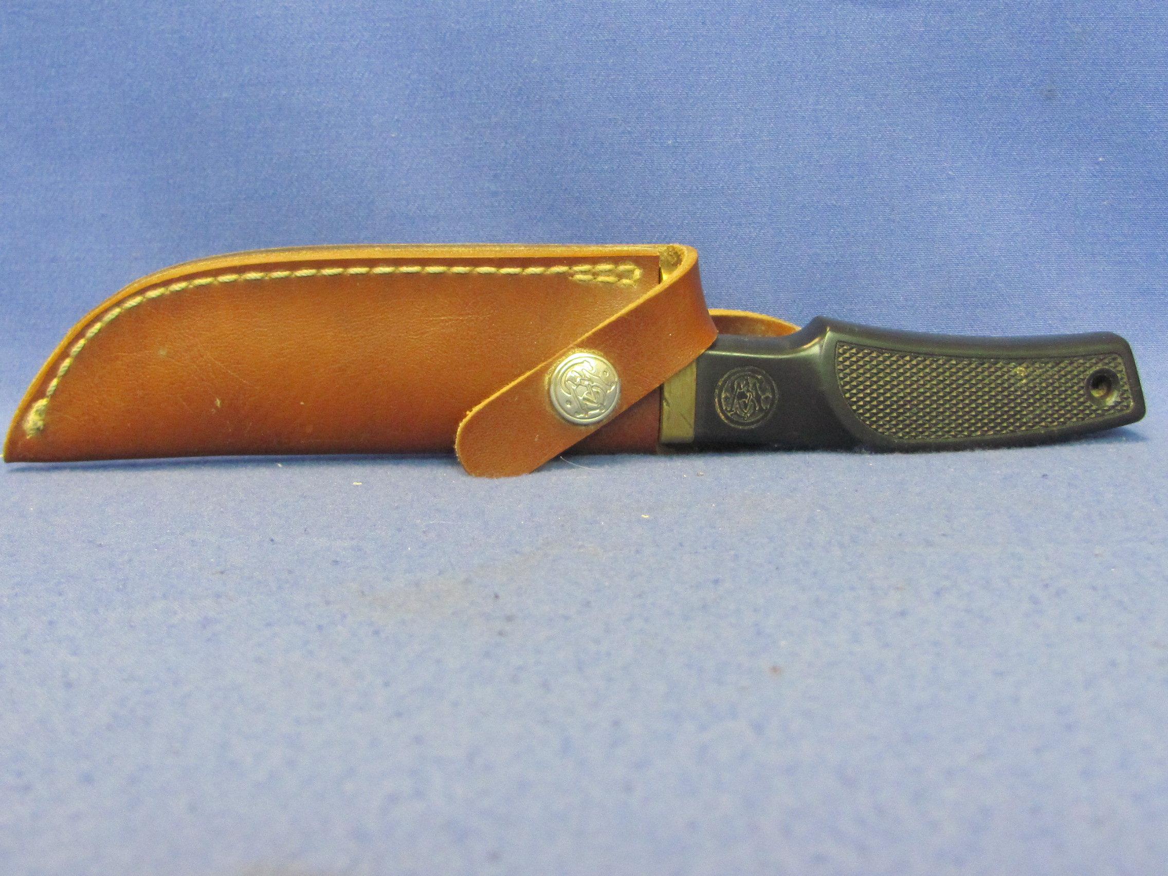 Smith & Wesson Fixed Blade Knife in Leather Sheath – 9” total length – Made in USA