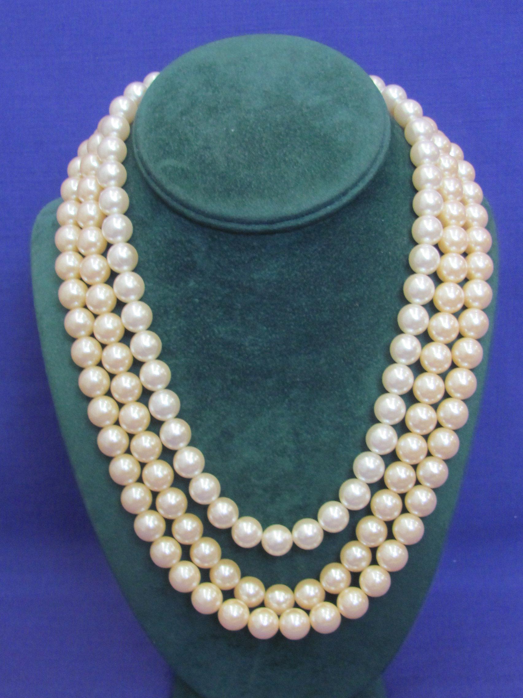 Black & White Costume Jewelry – Faux Pearls – Necklaces – Pins/Brooches – Bracelets