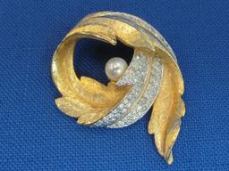 Vintage Set: Pin w Clip-on Earrings – Faux Pearl & Rhinestones – Pin is 2” wide