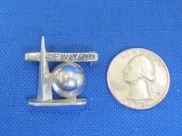 1939 New York World's Fair Pin – Silvertone w Trylon & Perisphere – 1” wide