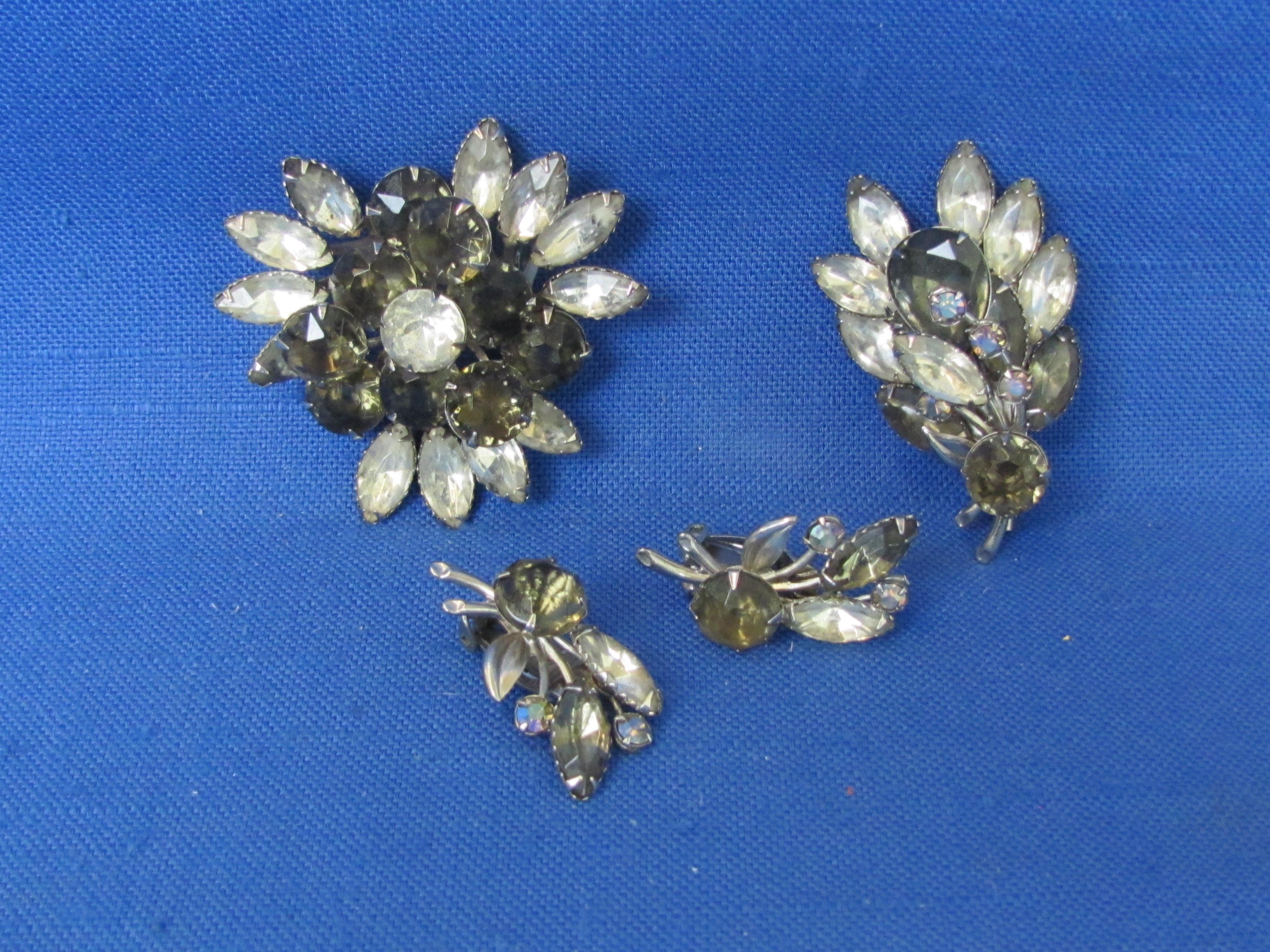 Two Matching Vintage Brooches & Pair of Clip-On Earrings – Unmarked – White & Brown -