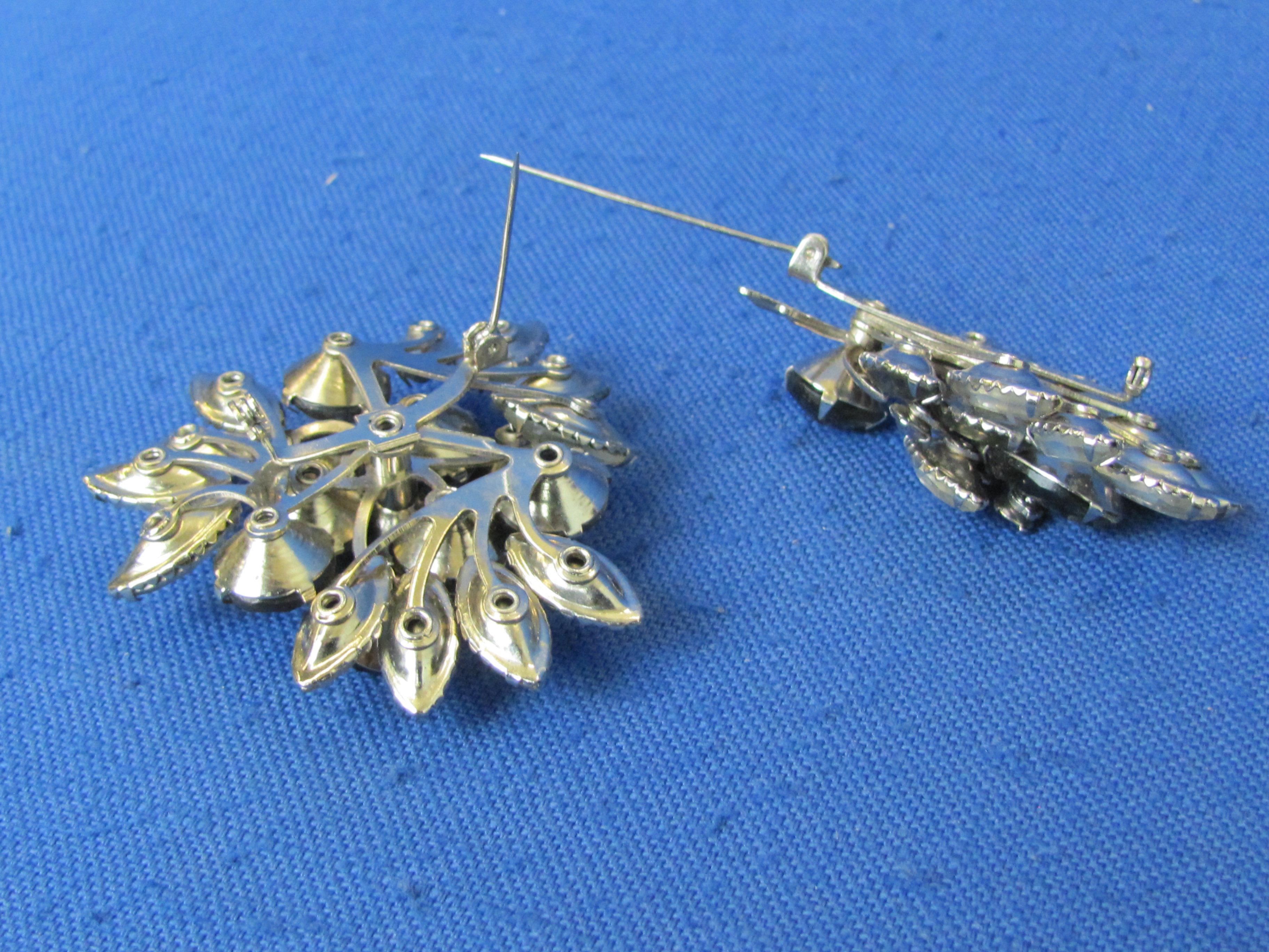 Two Matching Vintage Brooches & Pair of Clip-On Earrings – Unmarked – White & Brown -