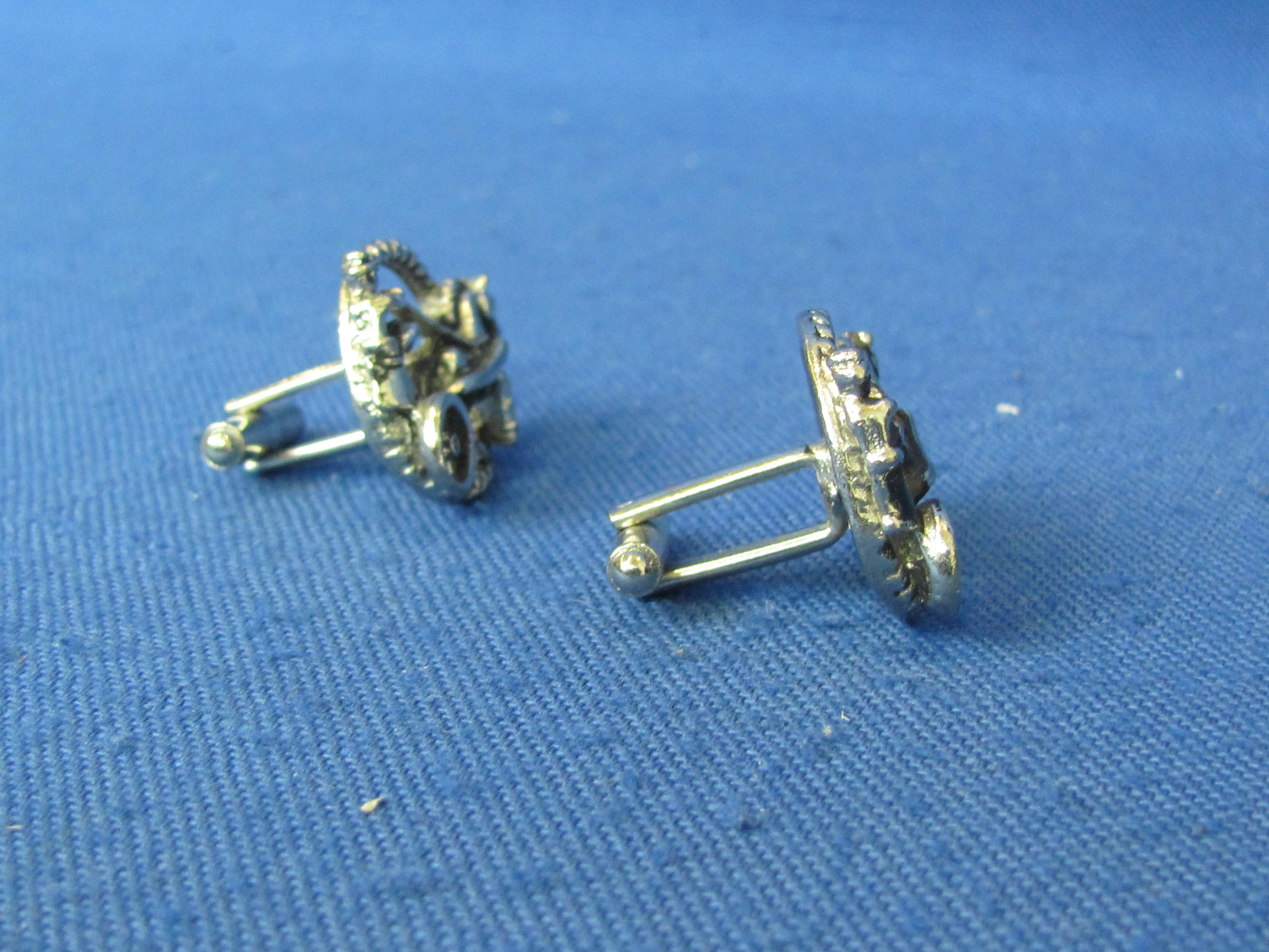 4 Pairs of Vintage Cuff-links and 1 Tie Clip – Swank and Sara Cov -