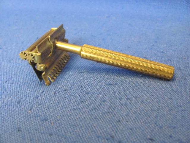 Valet Auto/Strop Razor In Metal Case – Some Blades – Used Condition – As Shown