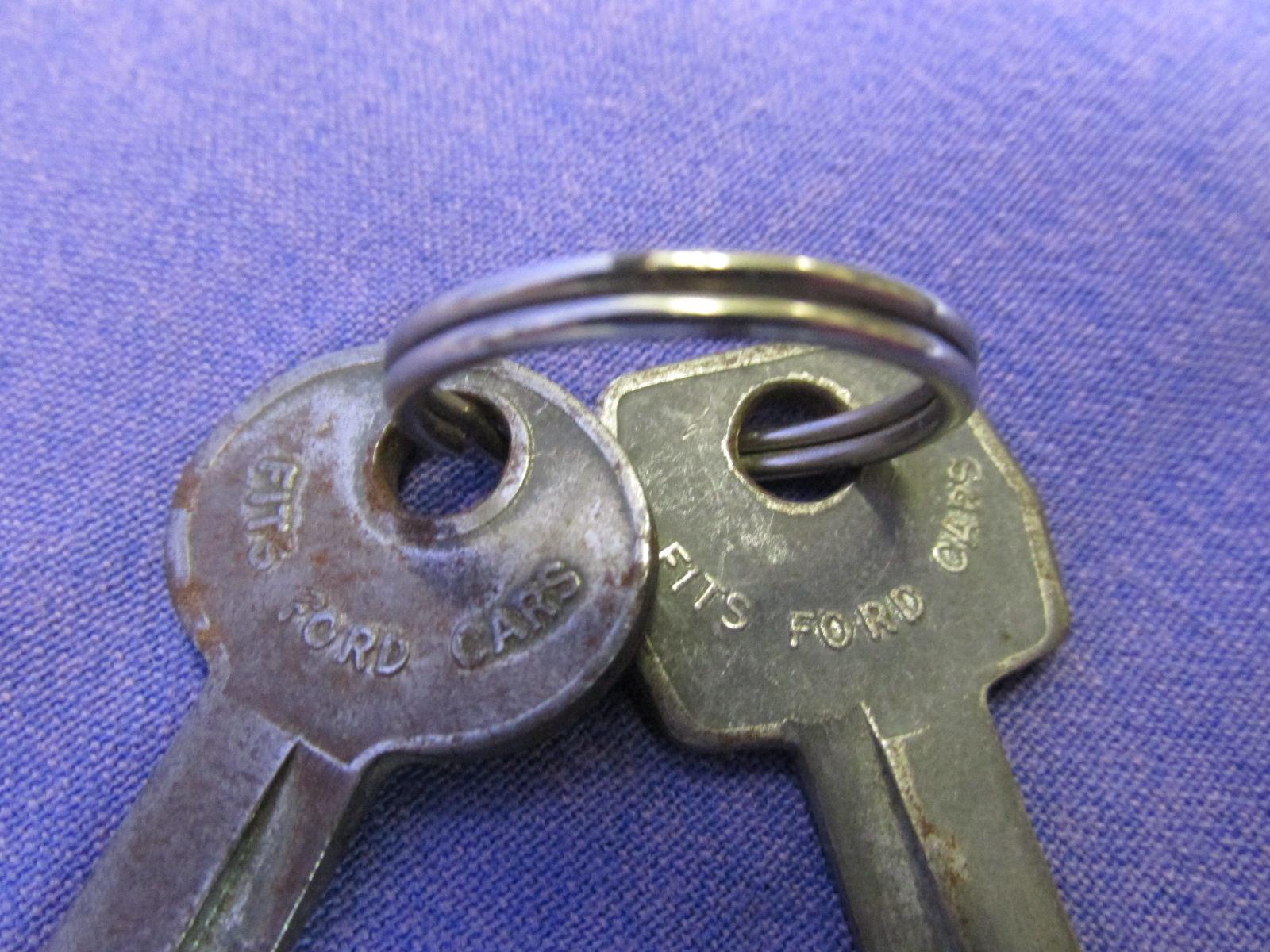 Wood Box full of various household keys & 2 padlocks – 1 Key says Ford Mustang