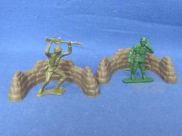 Mixed Lot of Small Plastic Toys – Military/Army Men & Tank – Pirates – A few Aliens