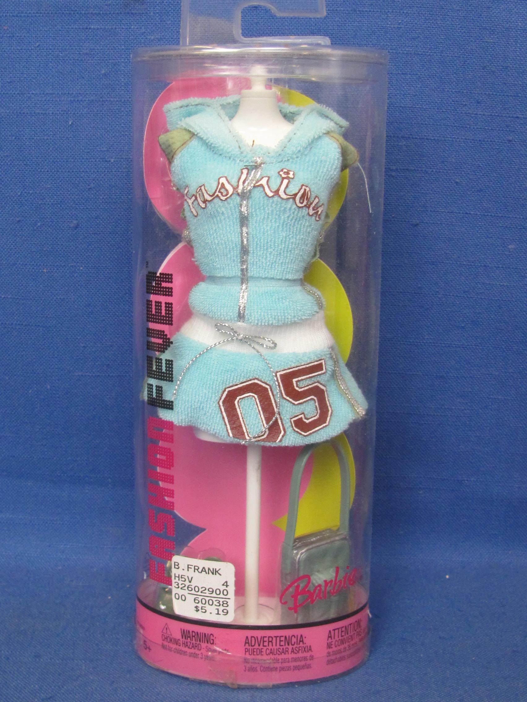 4 Barbie “Fashion Fever” Outfits – New in Tubes – with Mannequins – 2004 – Very good condition