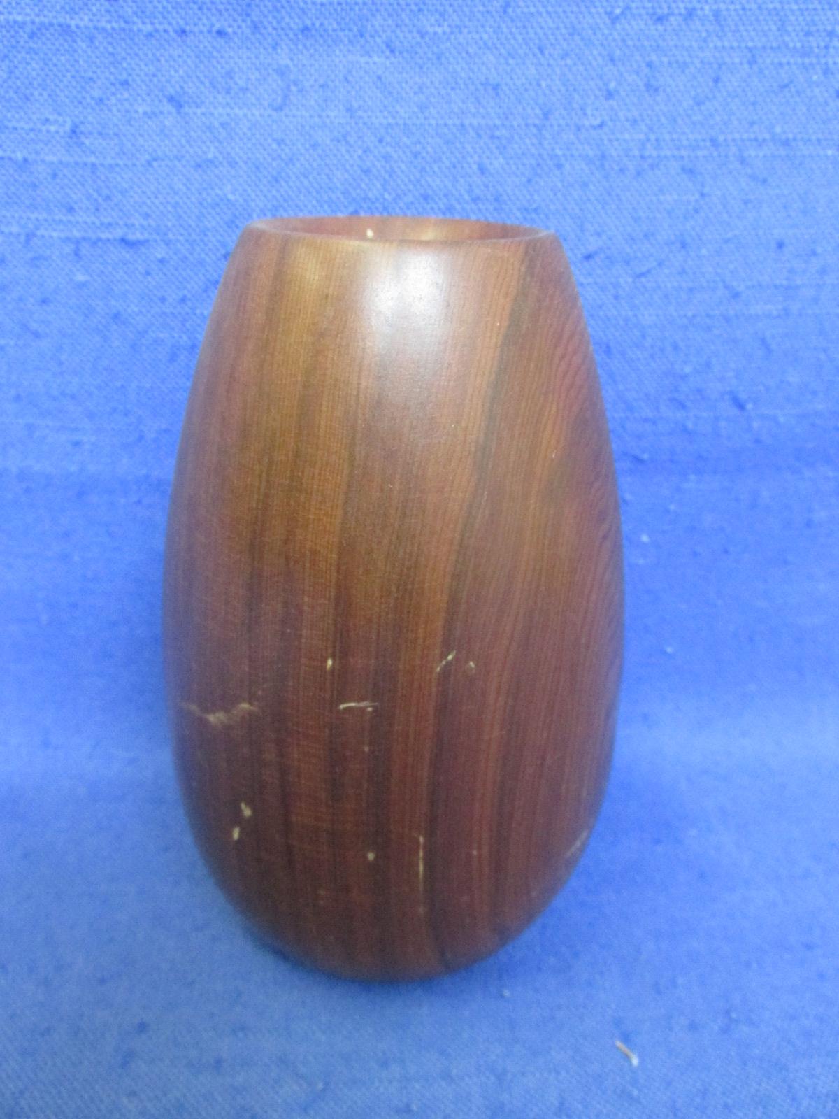Lot Of 2 Decor Items – (1) Redwood Vase 5”T x 3”D – (1) Resin Duck 6 1/2”H x 3 1/2”W – Cute -