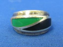 Sterling Silver Ring w Green & Black Enamel – Size 6 – Weight is 5.6 grams