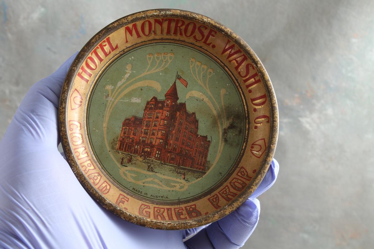 Antique Advertising Tip Tray Hotel Montrose, Washington D.C. 4 1/4" Diameter