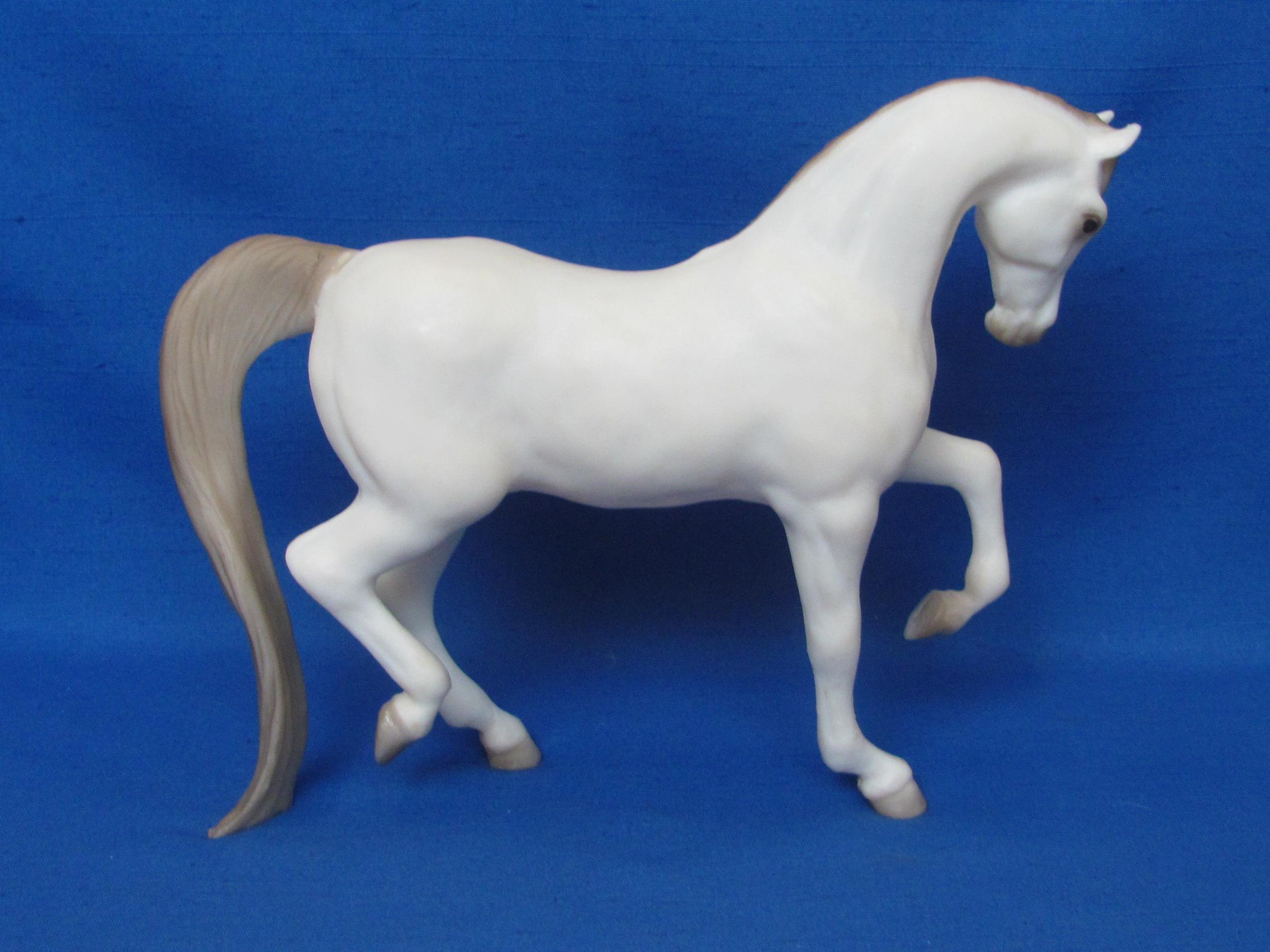 Breyer Horse No. 425 Marguerite Henry's Lady Roxana – White Mare – 9” long – 1986