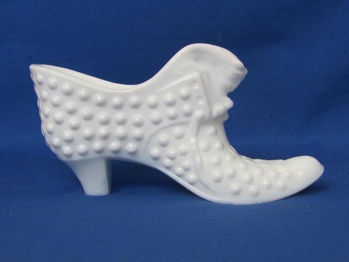 Fenton Milk Glass Cat Slipper/Shoe in Hobnail – 5 1/2” long