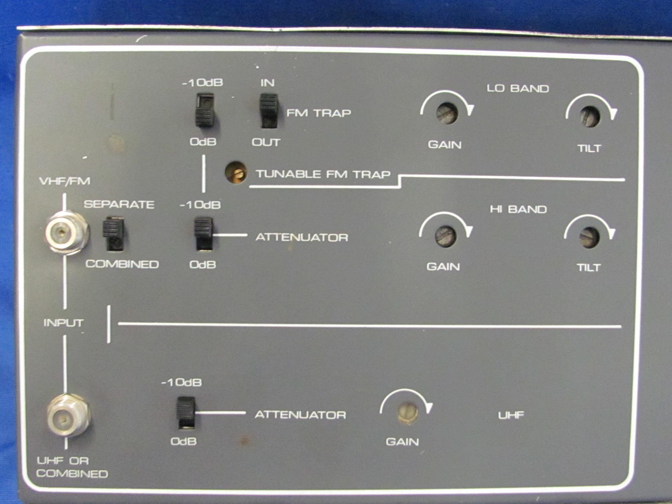 Solid State UHF/VHF/FM Distribution Amplifier Model 7354 By Channel Master