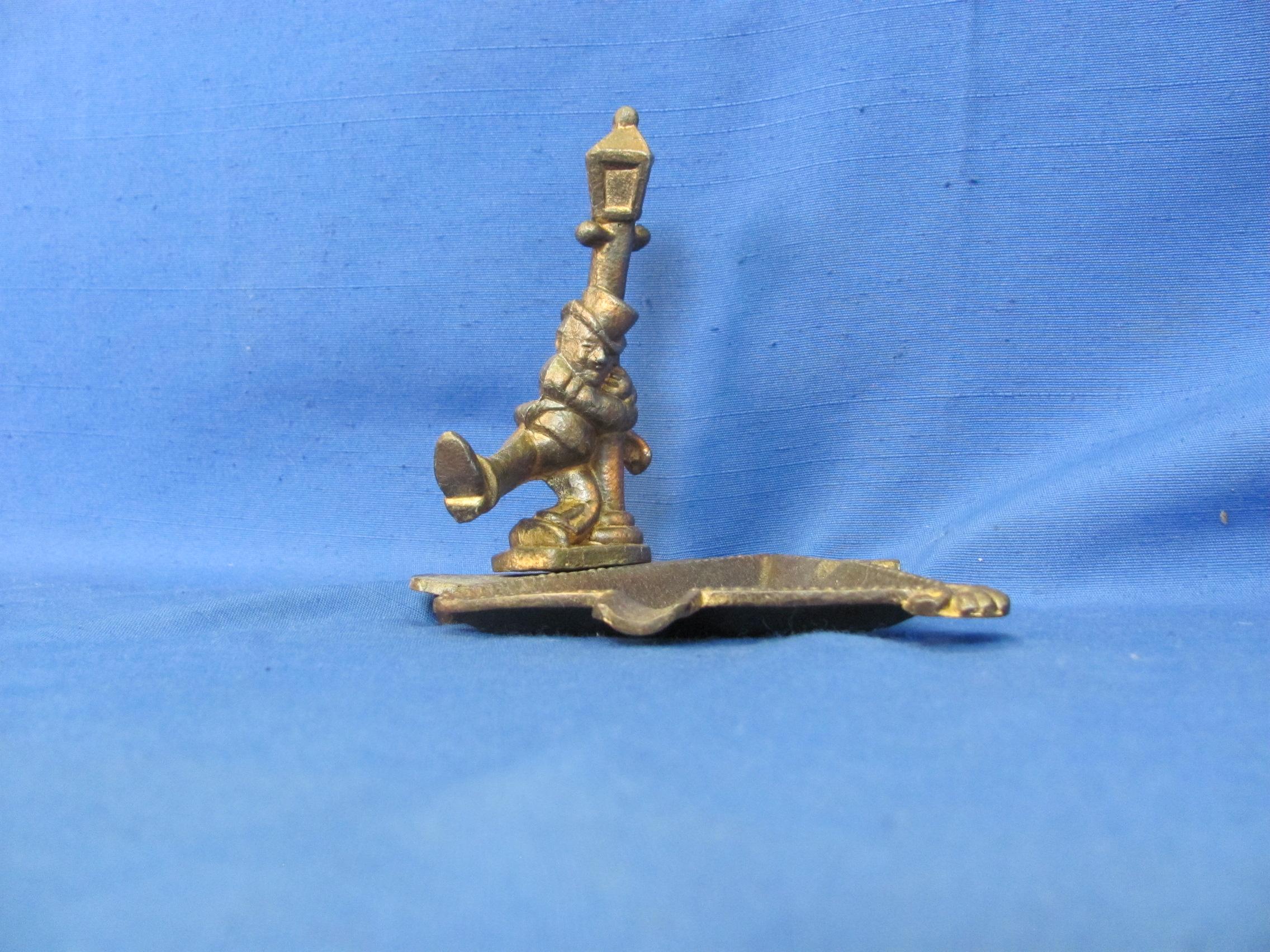 Vintage 1930's Cast Iron Ashtray (Drunken Man Leaning On Light Post)