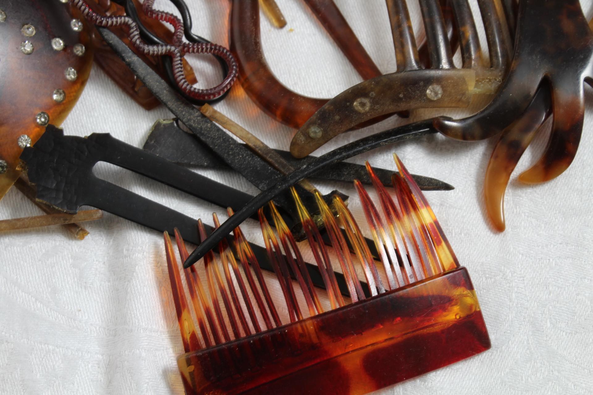 Large Lot of Antique & Vintage Ladies Hair Combs for Crafting